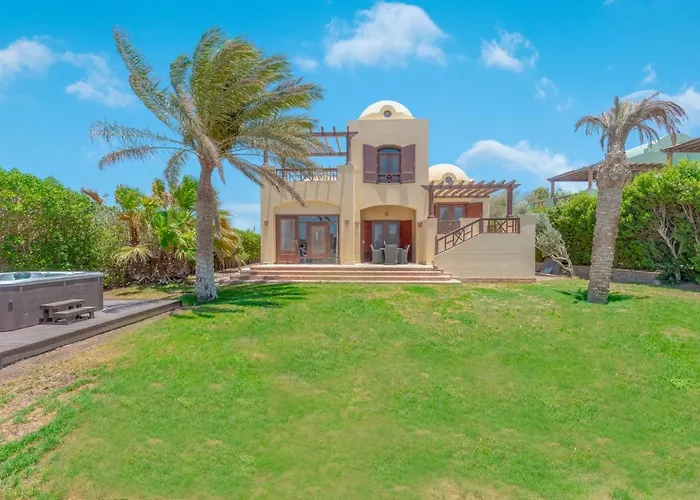 Scenic Views 3-bedroom In Sabina, El Gouna Private Jacuzzi & Lagoon Access * Hurghada