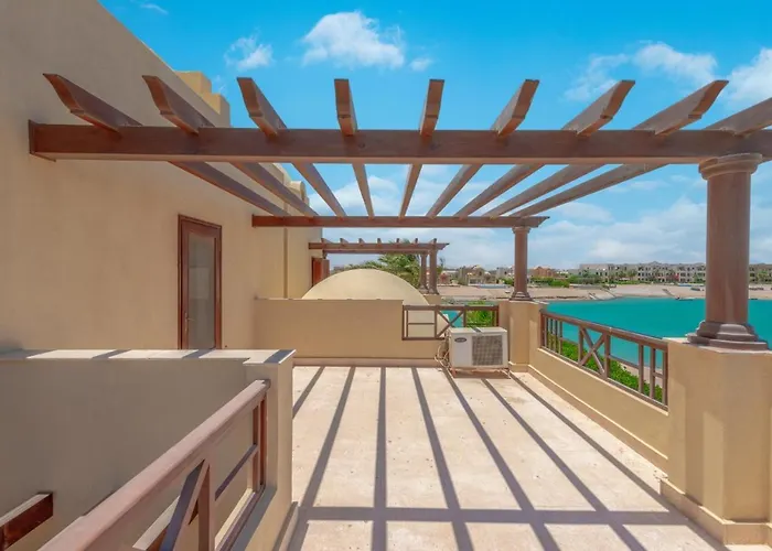 Scenic Views 3-bedroom In Sabina, El Gouna Private Jacuzzi & Lagoon Access *
