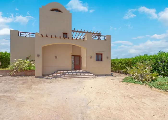 Scenic Views 3-bedroom In Sabina, El Gouna Private Jacuzzi & Lagoon Access