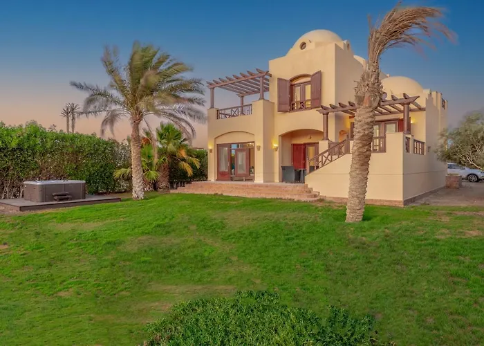 Scenic Views 3-bedroom In Sabina, El Gouna Private Jacuzzi & Lagoon Access Appartamento