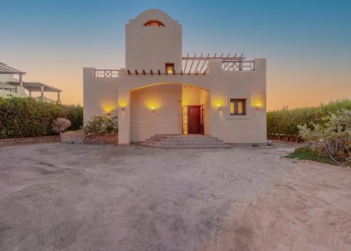 Scenic Views 3-bedroom In Sabina, El Gouna Private Jacuzzi & Lagoon Access *
